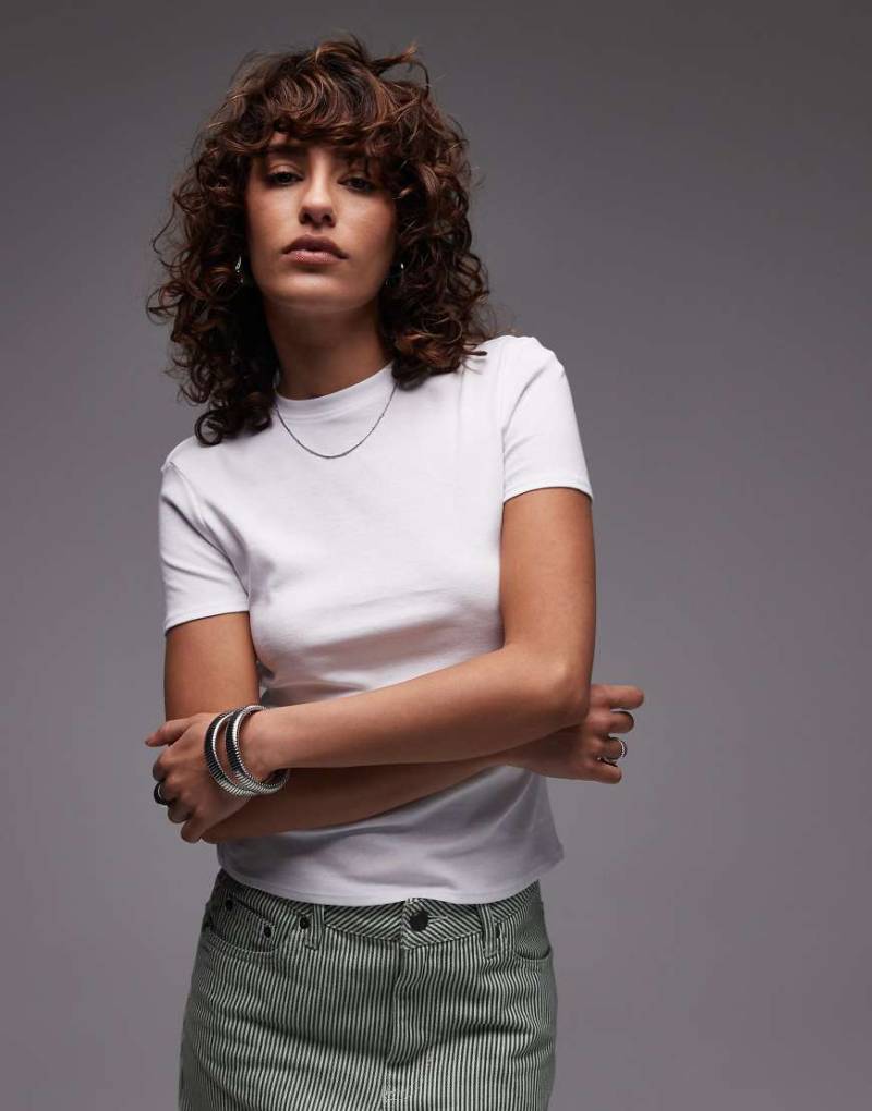 Mango - Knapp geschnittenes, geripptes T-Shirt in Weiß von Mango