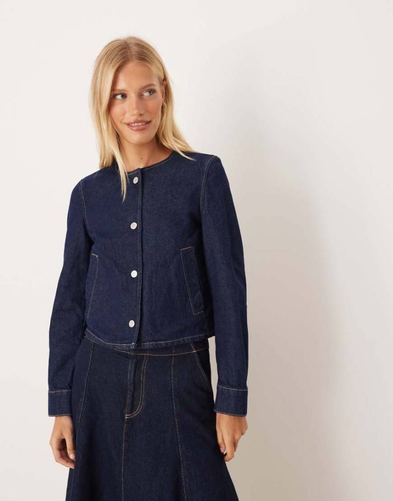 Mango - Kragenlose Jeansjacke in Indigo-Blau von Mango