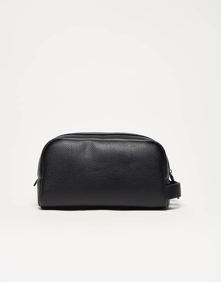 Mango - Kulturbeutel aus genarbtem Kunstleder in Schwarz von Mango