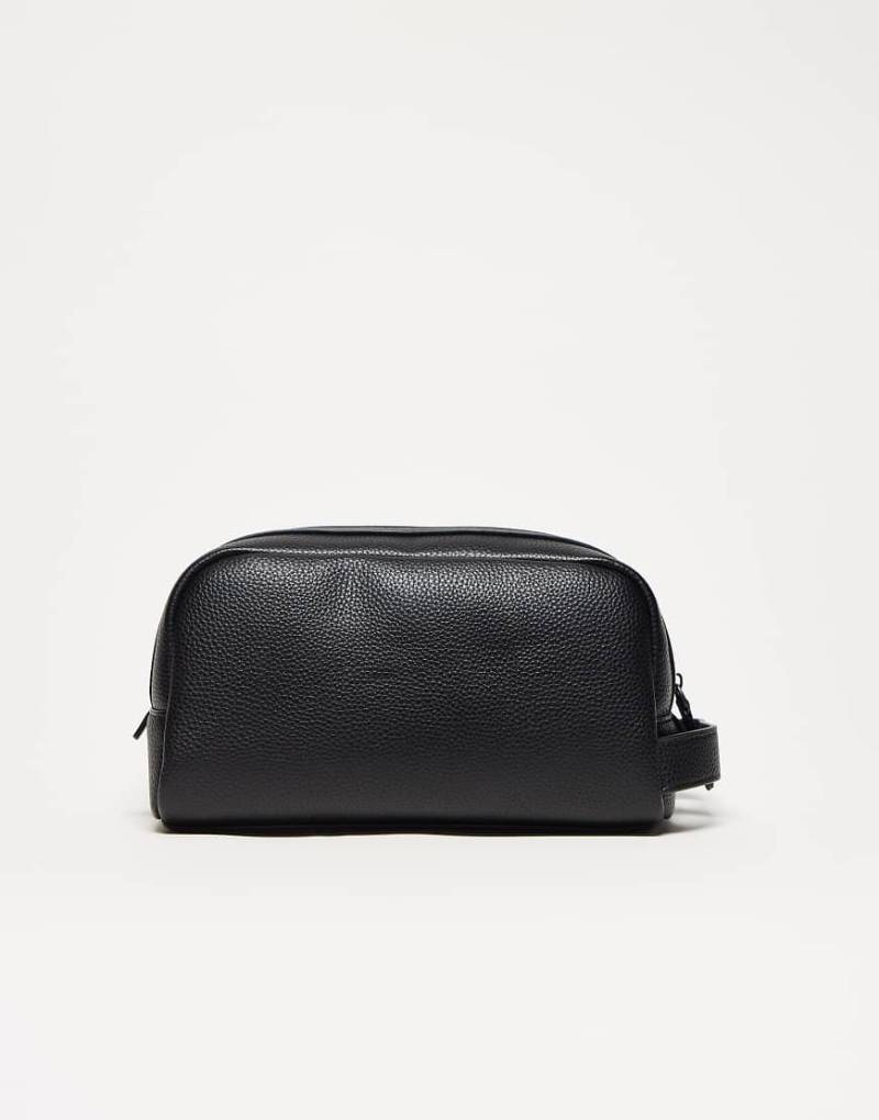 Mango - Kulturbeutel aus genarbtem Kunstleder in Schwarz von Mango