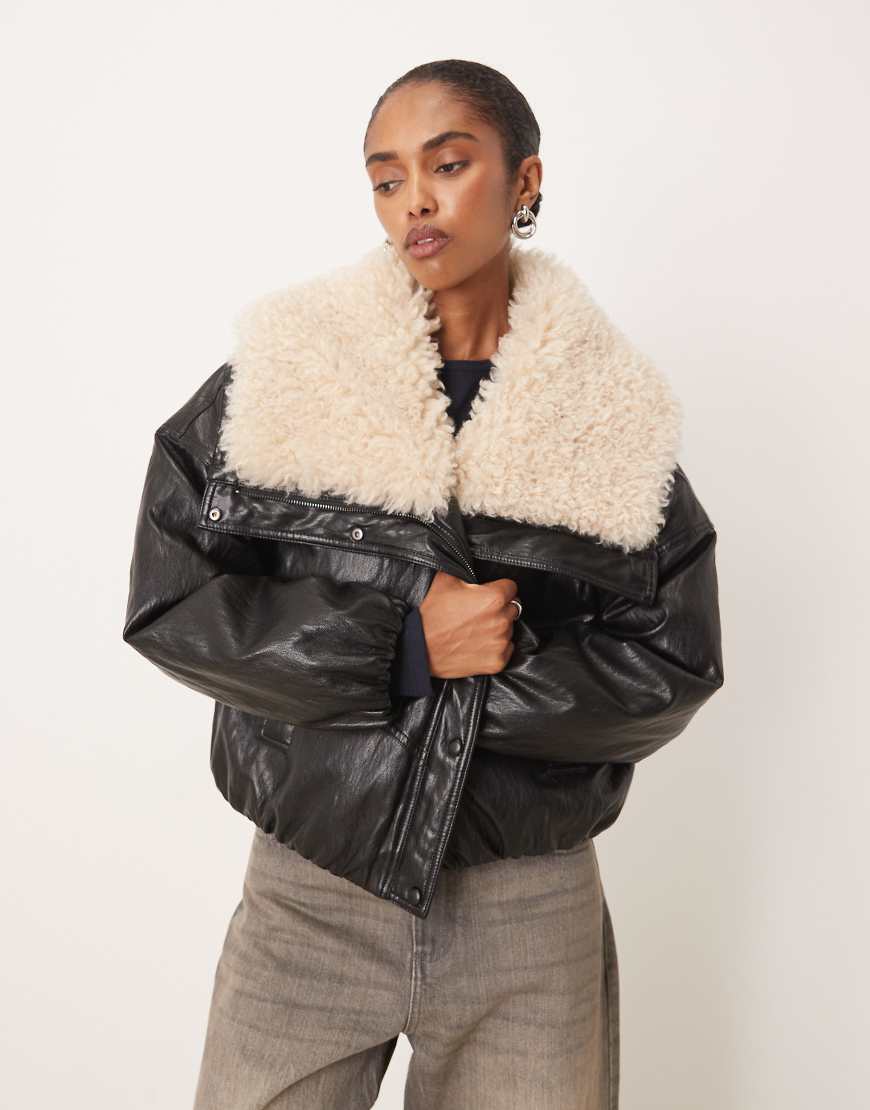 Mango - Kunstlederjacke in Schwarz mit Oversize-Kragen aus Teddyfell von Mango