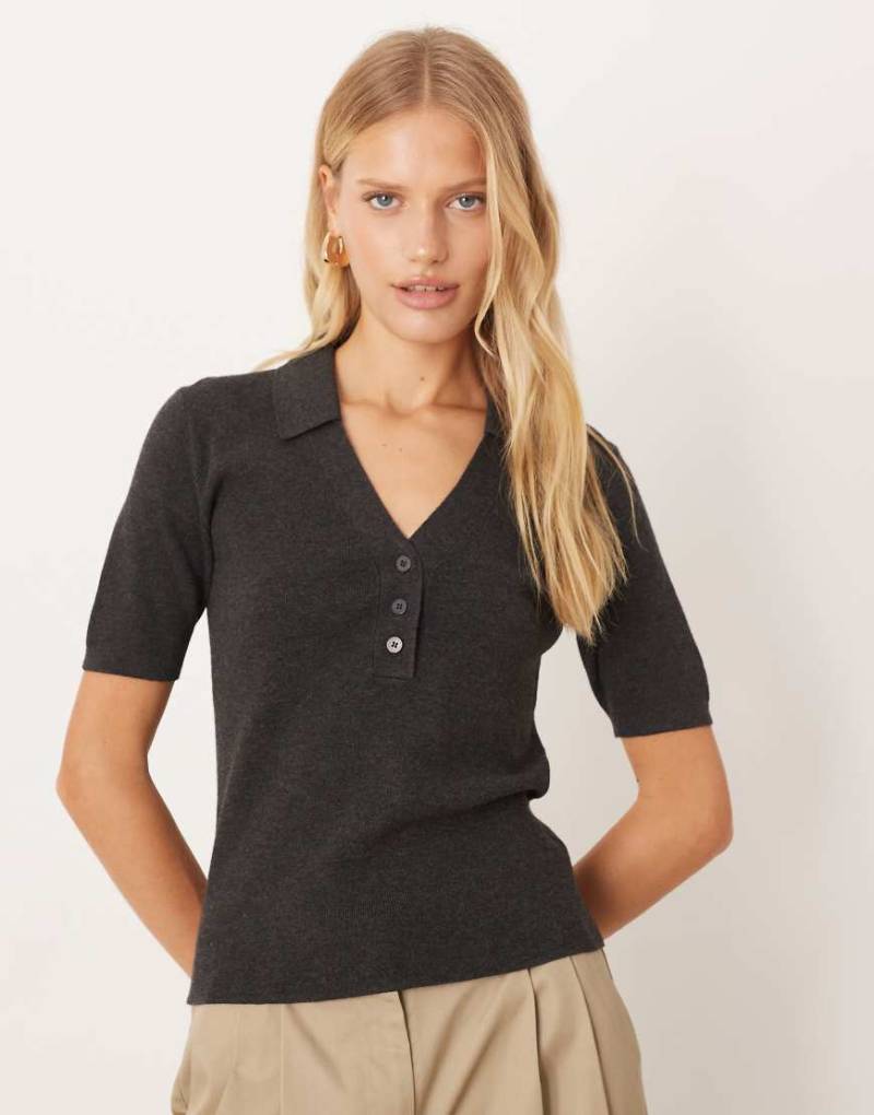 Mango - Kurzärmeliges Polo-Oberteil aus Strick in Anthrazit-Grau von Mango