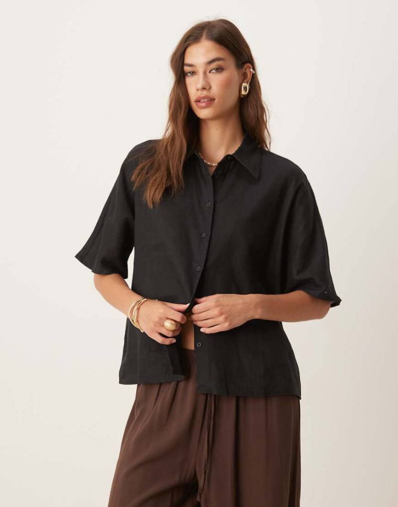 Mango - Kurzärmlige Hemdbluse aus Leinenmix in Schwarz von Mango