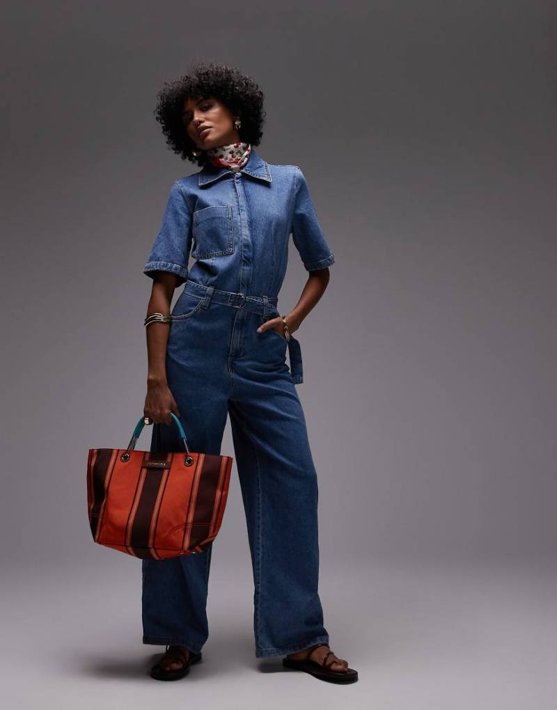 Mango - Kurzärmliger Oversize-Jumpsuit in Hellblau mit Gürtel Mango - Kurzärmliger Oversize-Jumpsuit in Hellblau mit Gürtel von Mango