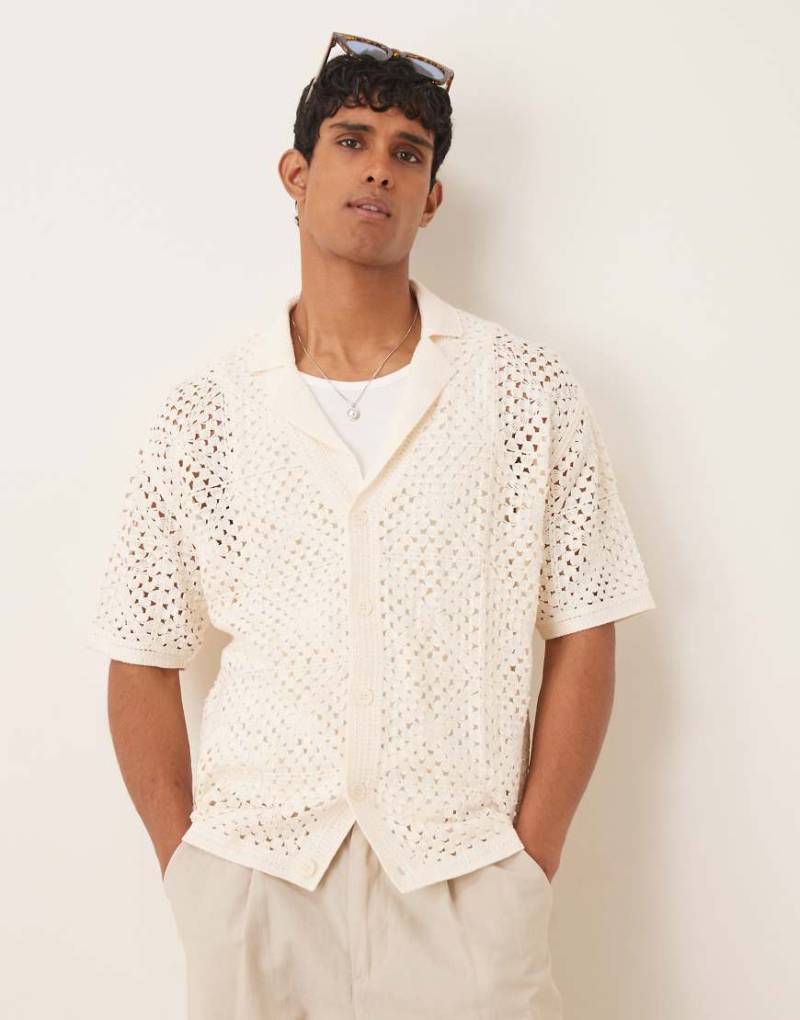 Mango - Kurzärmliges, gehäkeltes Baumwollmix-Hemd in Weiß mit offenem Kragen von Mango