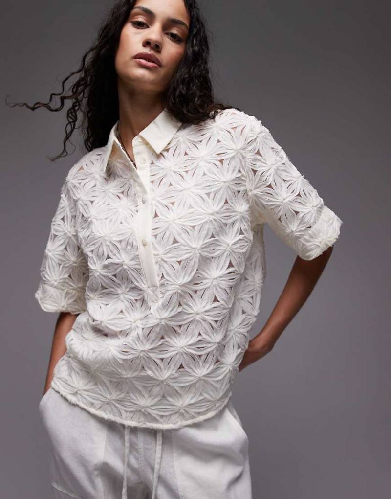 Mango - Kurzärmliges Oberteil aus Häkelstoff in Weiß mit Gänseblümchenmuster von Mango