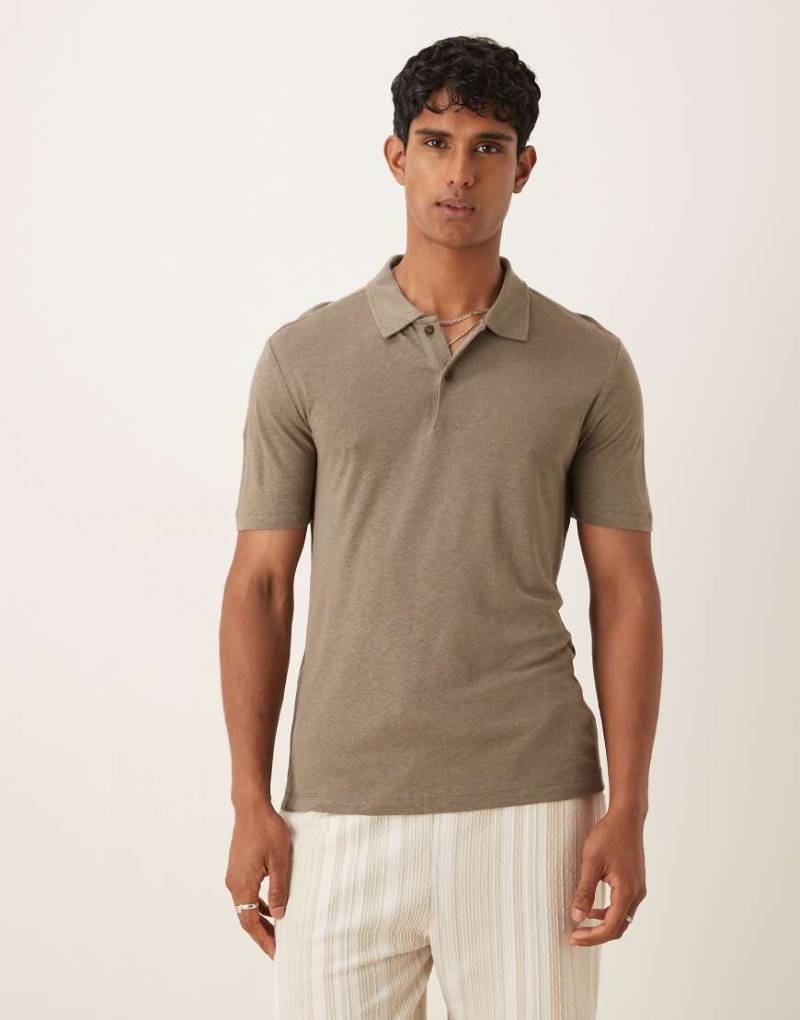 Mango - Kurzärmliges Relaxed-Fit-Polohemd in brauner Leinenoptik von Mango