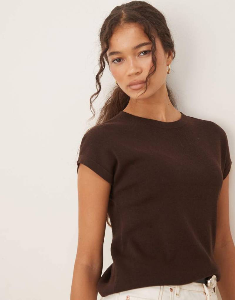 Mango - Kurzärmliges T-Shirt aus Feinstrick in Schokobraun von Mango