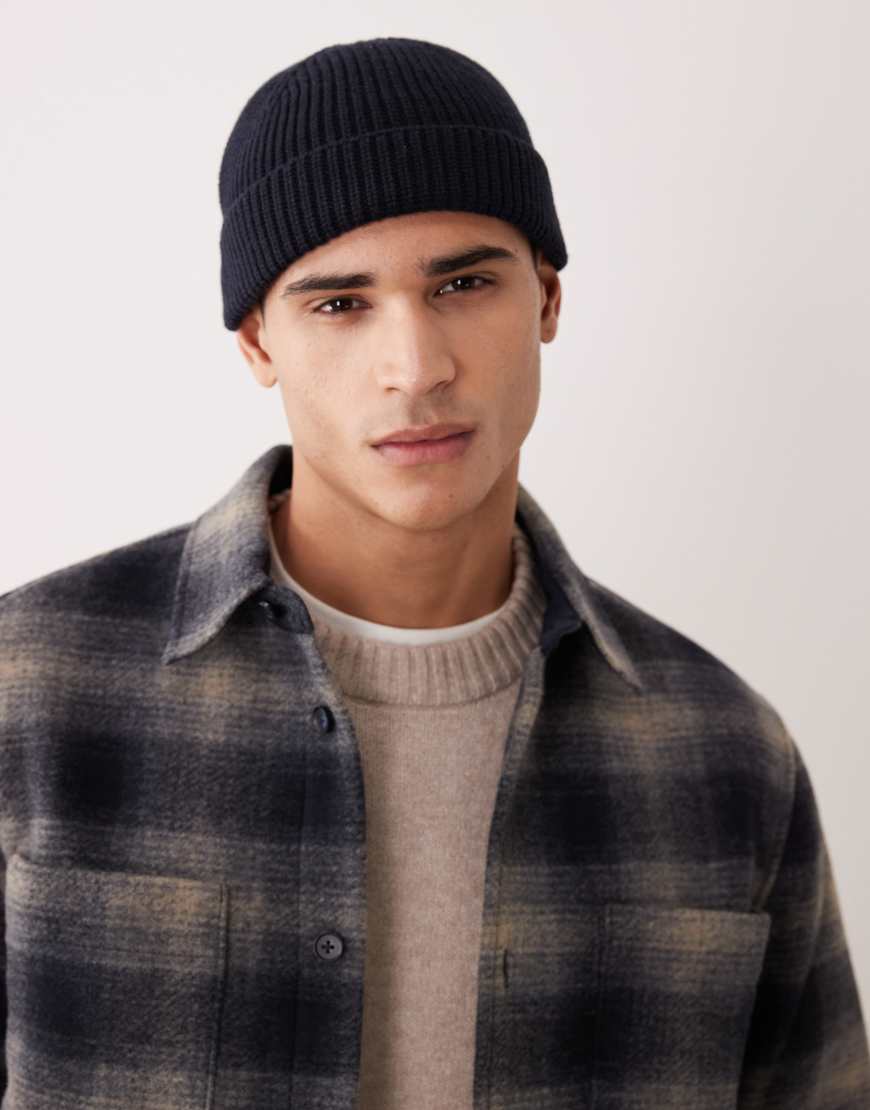 Mango - Kurze Strickmütze in Marineblau von Mango