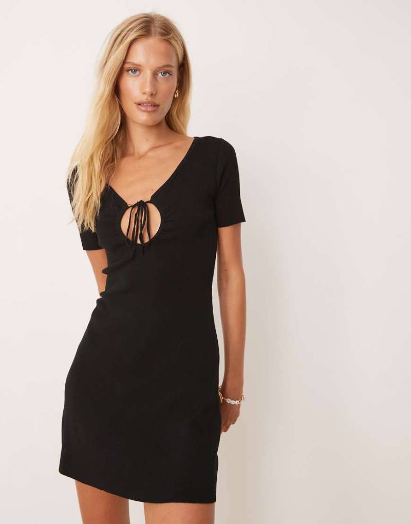 Mango - Kurzes Freizeitkleid aus Kompaktstrick in Schwarz mit Bindedetail von Mango