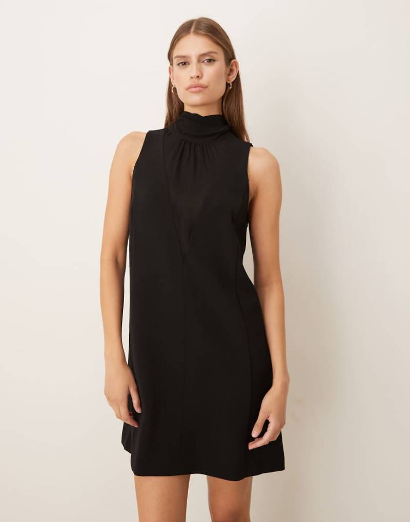 Mango - Kurzes Neckholder-Etuikleid in Schwarz mit Zierschleife von Mango