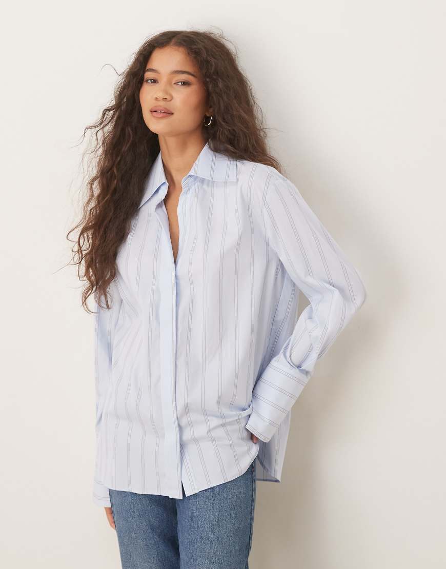 Mango - Langärmliges Hemd in zartem Blau mit Streifen Mango - Langärmliges Hemd in zartem Blau mit Streifen von Mango