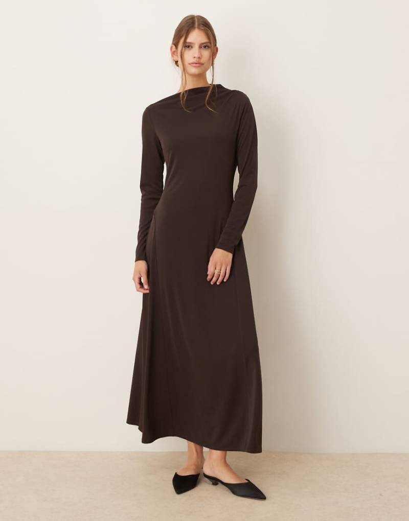 Mango - Langärmliges Maxikleid in Braun mit U-Boot-Ausschnitt-Brown von Mango