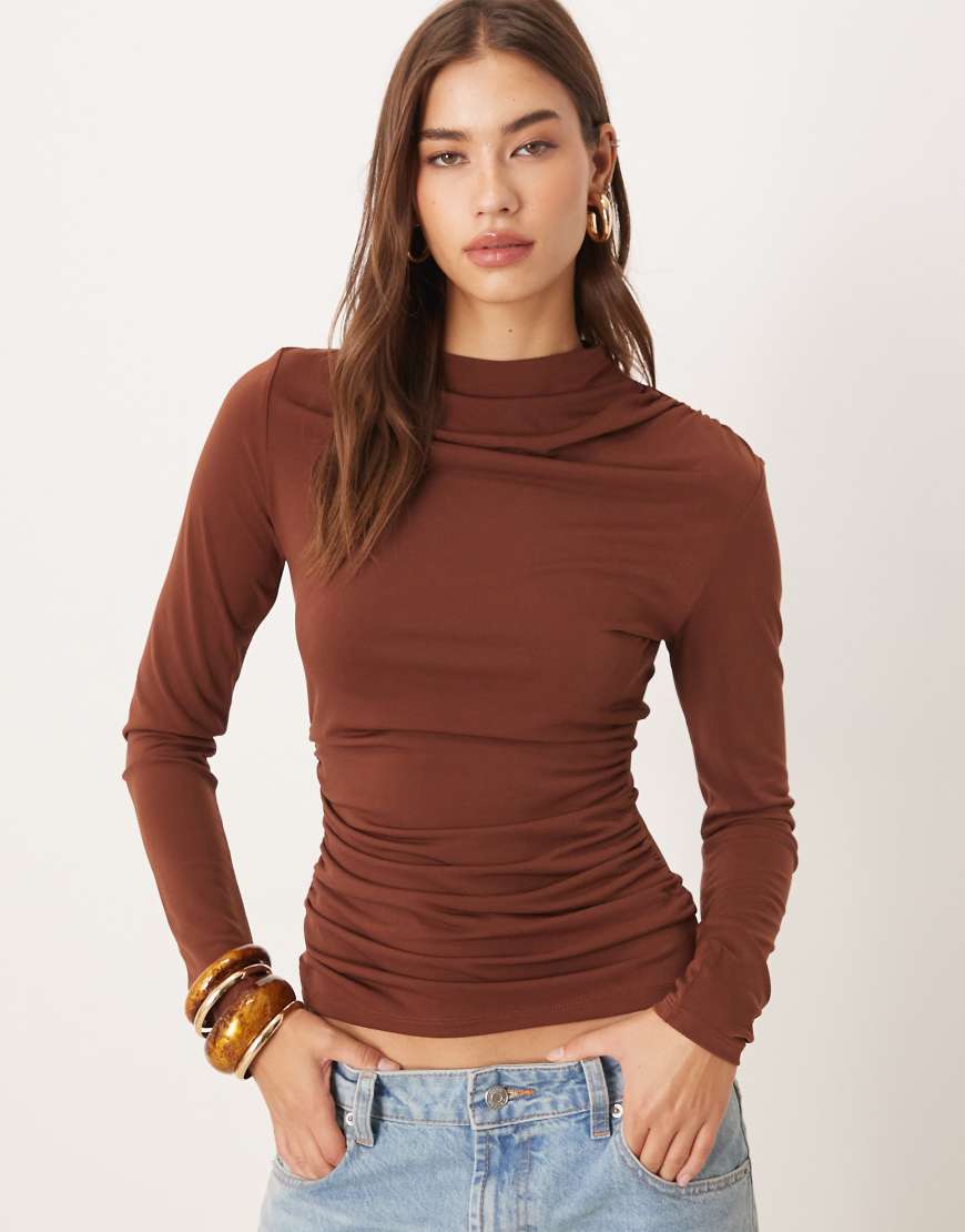 Mango - Langärmliges Oberteil in Braun mit gerafftem Detail-Brown Mango - Langärmliges Oberteil in Braun mit gerafftem Detail-Brown von Mango