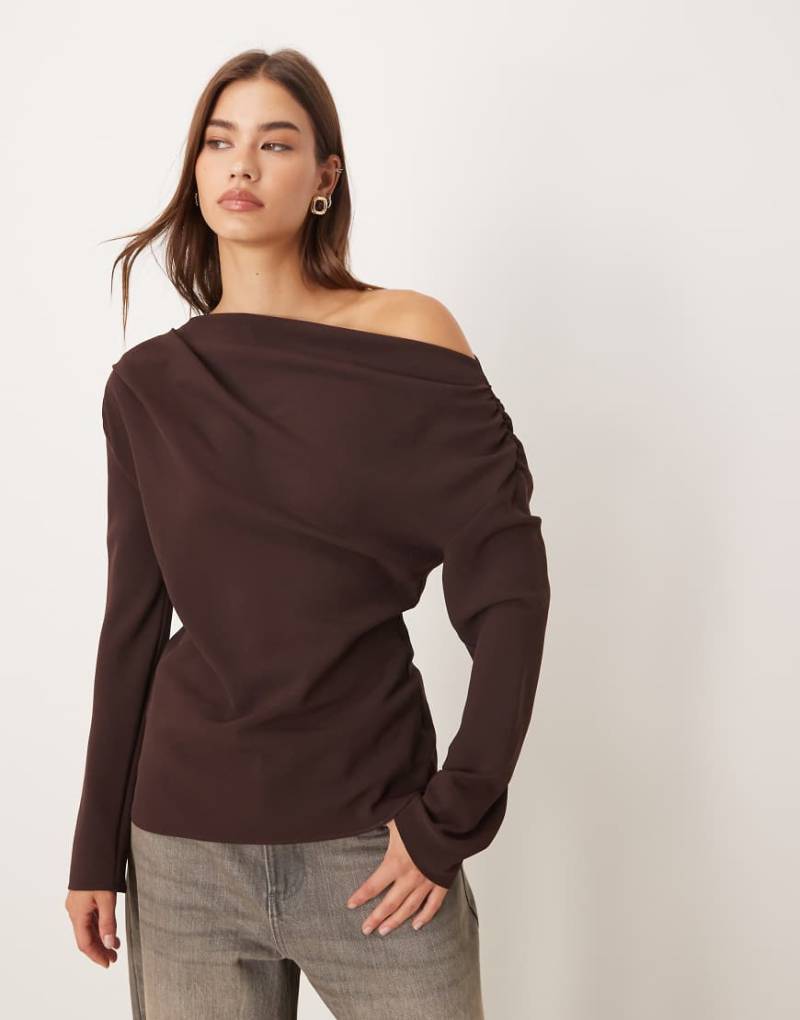 Mango - Langärmliges Oberteil in Pflaume mit asymmetrischem Design-Brown von Mango