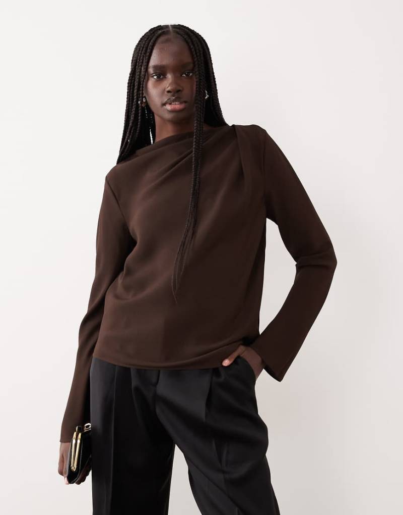 Mango - Langärmliges Oberteil in Schokobraun mit drapiertem Ausschnitt-Brown von Mango