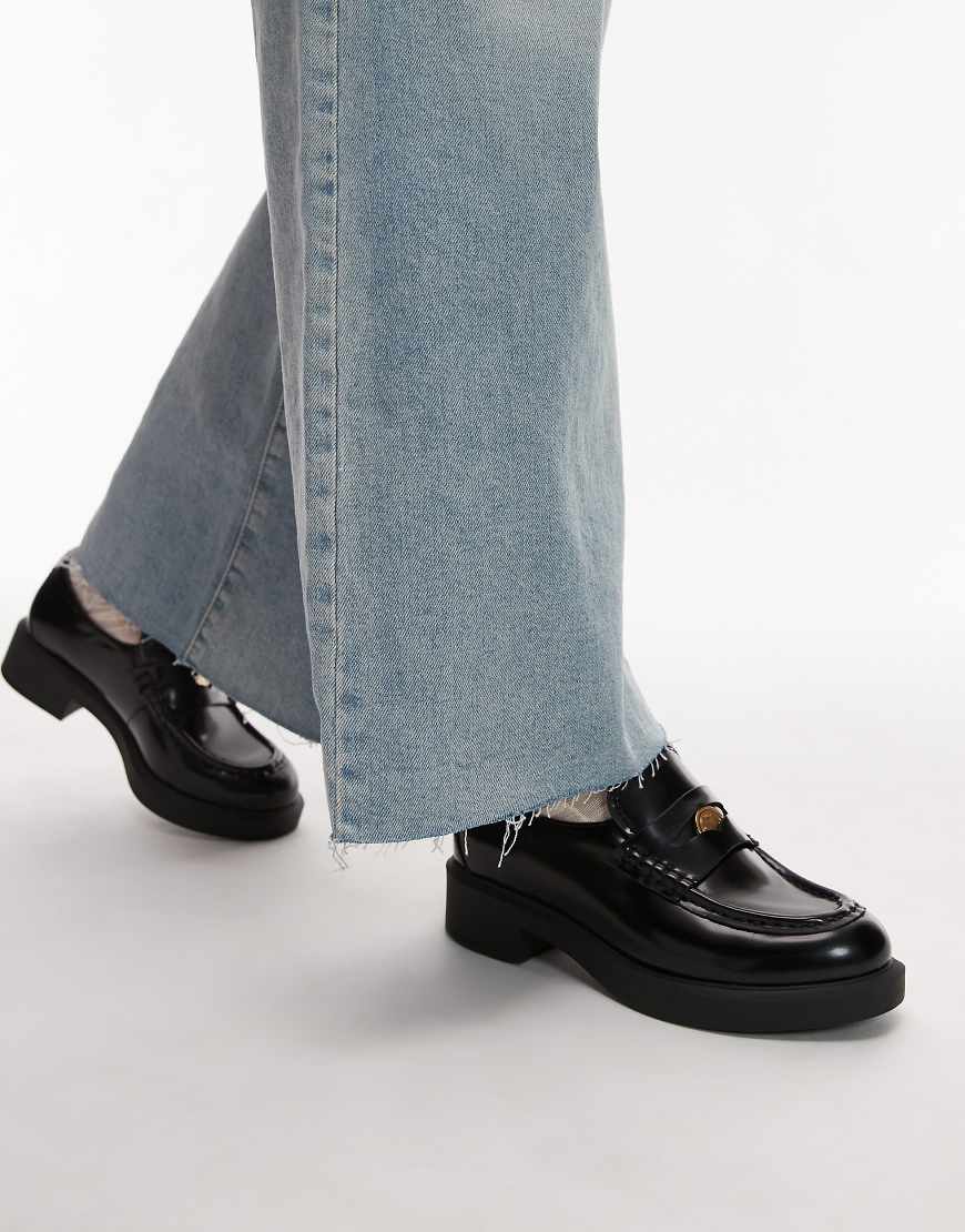 Mango - Loafer aus Lackleder in Schwarz mit dicker Sohle Mango - Loafer aus Lackleder in Schwarz mit dicker Sohle von Mango