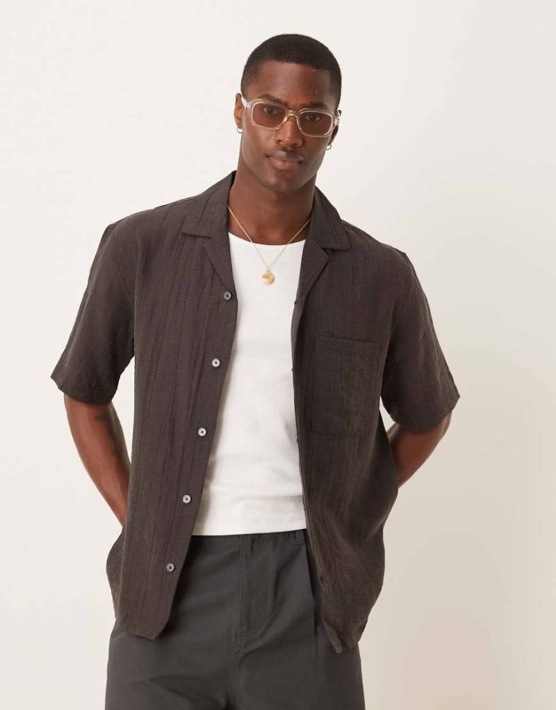 Mango - Kurzärmliges, strukturiertes Relaxed Fit Baumwoll-Hemd in Schokobraun von Mango