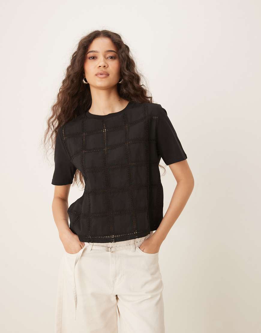 Mango - Locker geschnittenes T-Shirt in Schwarz mit Häkeldetail von Mango