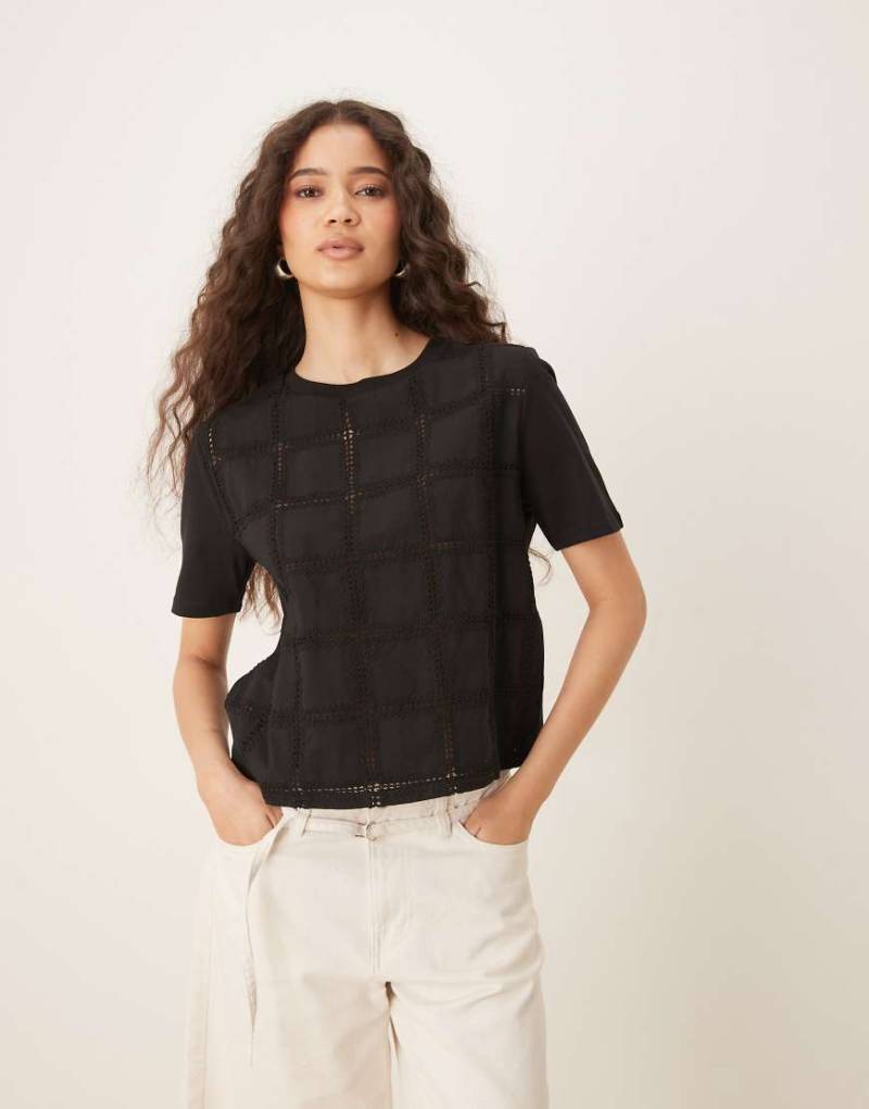 Mango - Locker geschnittenes T-Shirt in Schwarz mit Häkeldetail von Mango