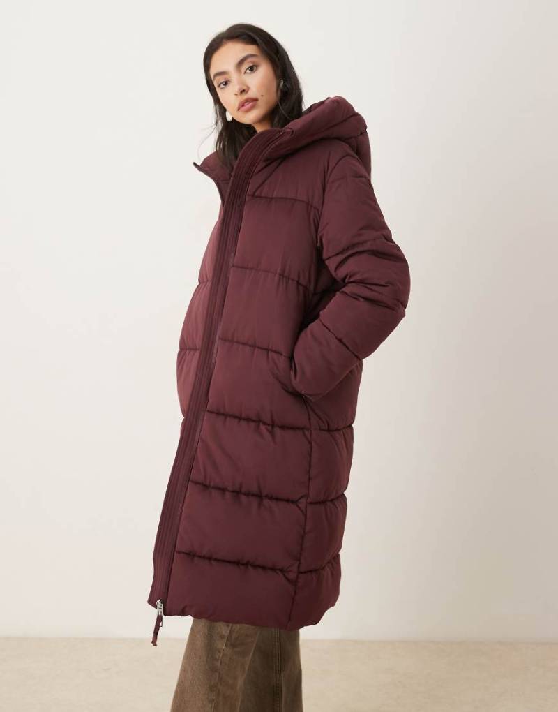 Mango - Longline-Steppjacke in Dunkelrot mit Kapuze von Mango