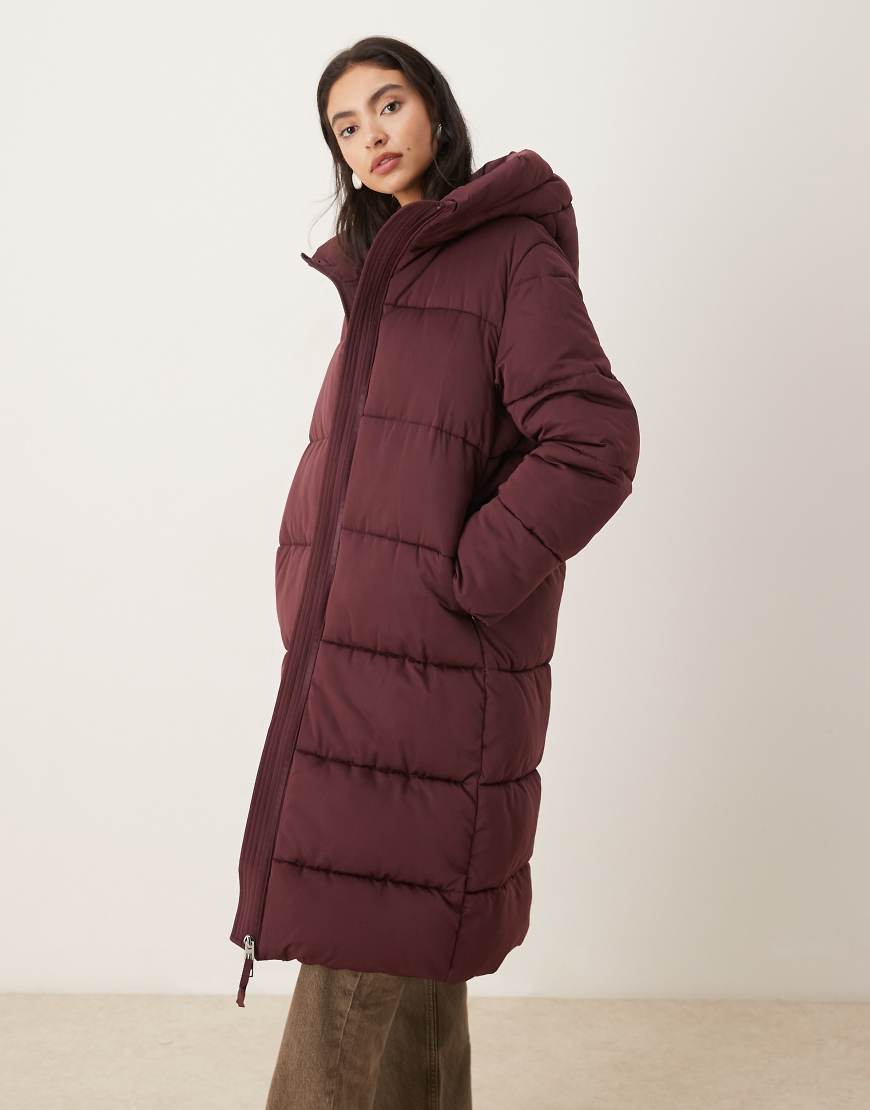 Mango - Longline-Steppjacke in Dunkelrot mit Kapuze von Mango