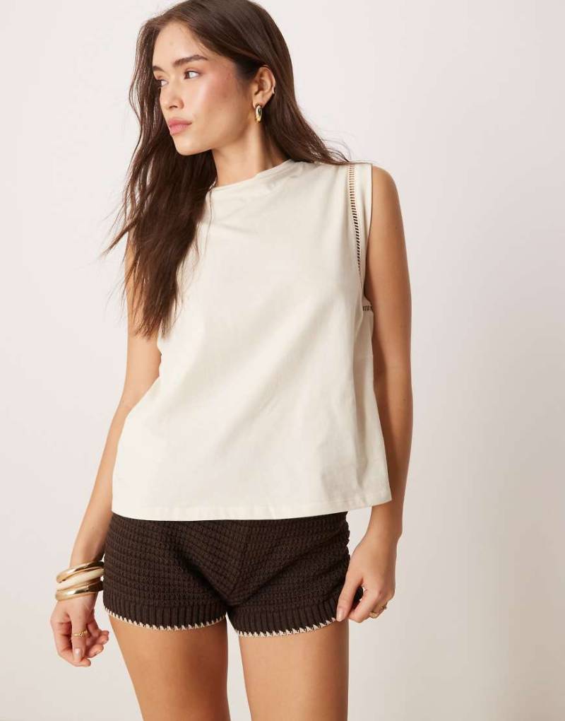 Mango - Loose Fit T-Shirt in Beige mit Cut-Out-Borte-Neutral von Mango