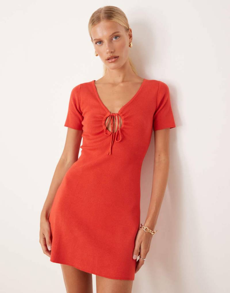 Mango - Midi-Freizeitkleid aus Kompaktstrick in Rot mit Bindedetail von Mango