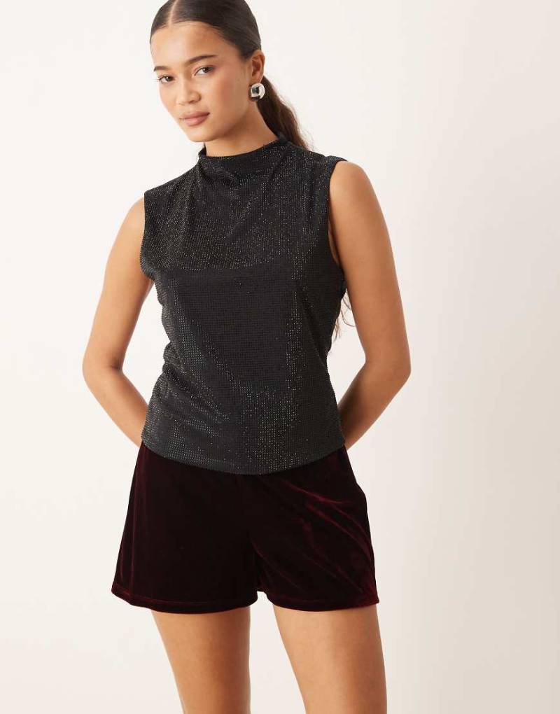 Mango - Mikro-Shorts aus Samt in Burgunderrot von Mango