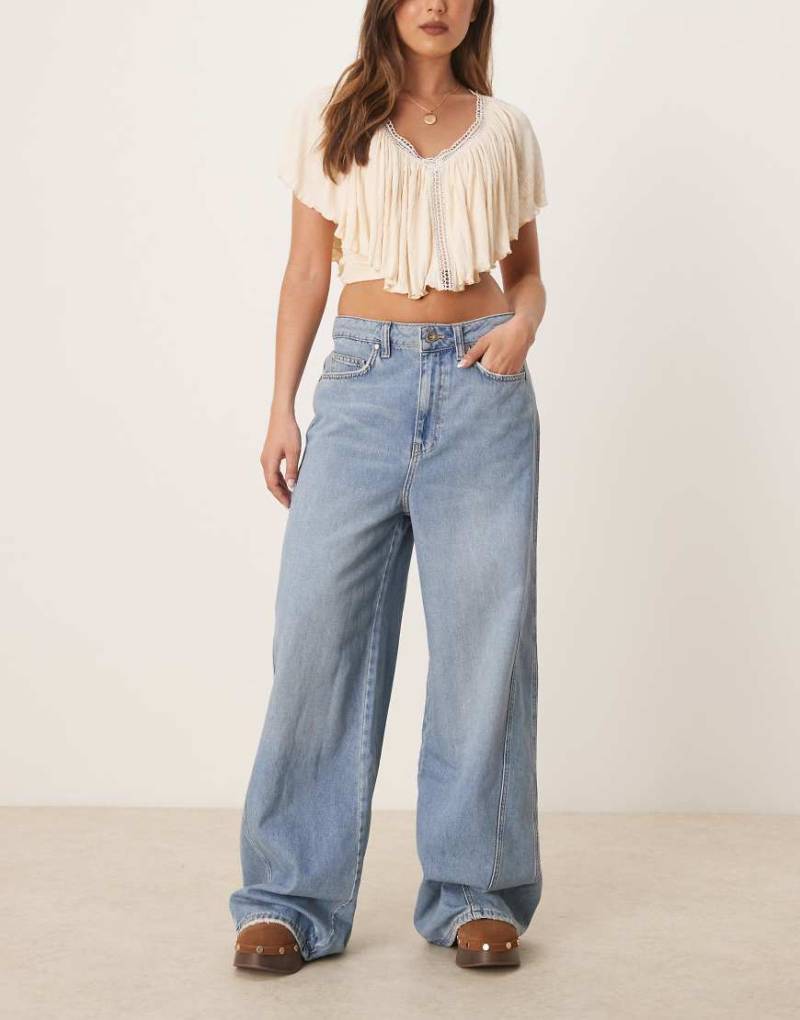 Mango - Mila - Lässig und gerade geschnittene Jeans in Hellblau mit gebleichter Vorderseite von Mango