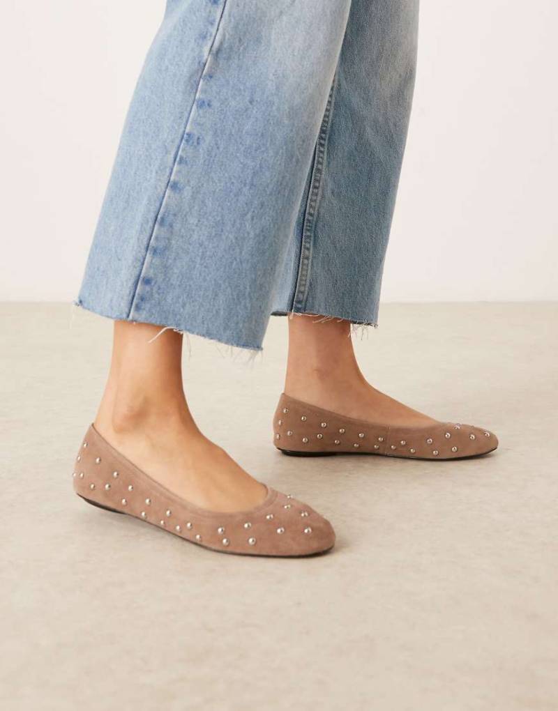 Mango - Mit Nieten besetzte, flache Wildleder-Schuhe in Karamell-Brown von Mango