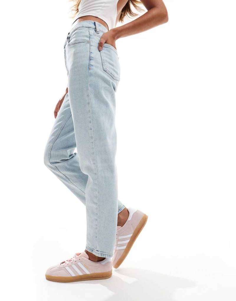 Mango - Newmom - Mom-Jeans in hellblauer Bleich-Waschung von Mango