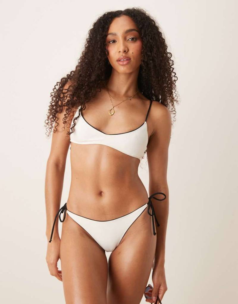 Mango - Neckholder-Bikini-Oberteil in Weiß mit Schnallendetail-Schwarz von Mango