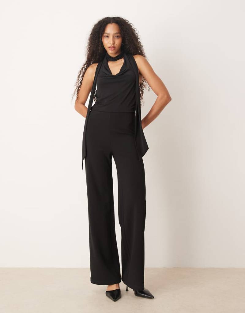 Mango - Neckholder-Jumpsuit in Schwarz mit Wasserfallausschnitt von Mango