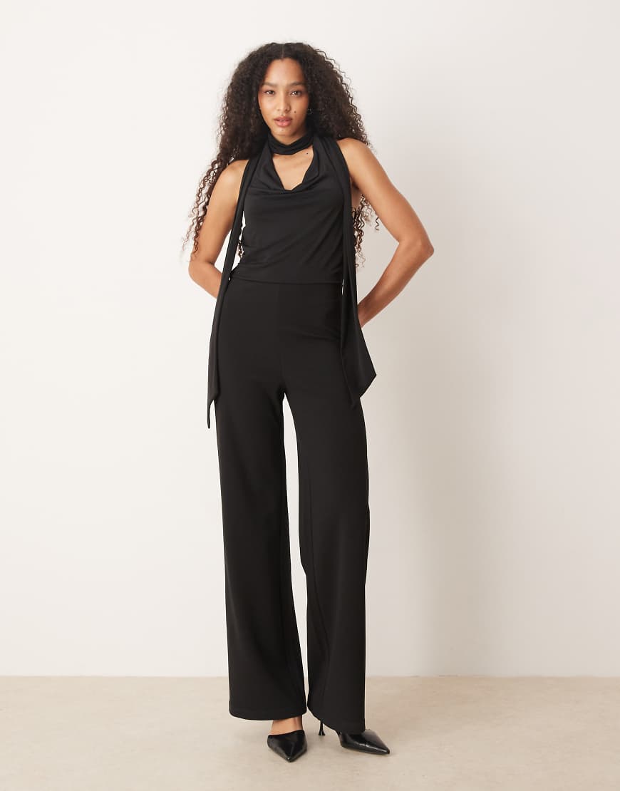 Mango - Neckholder-Jumpsuit in Schwarz mit Wasserfallausschnitt von Mango