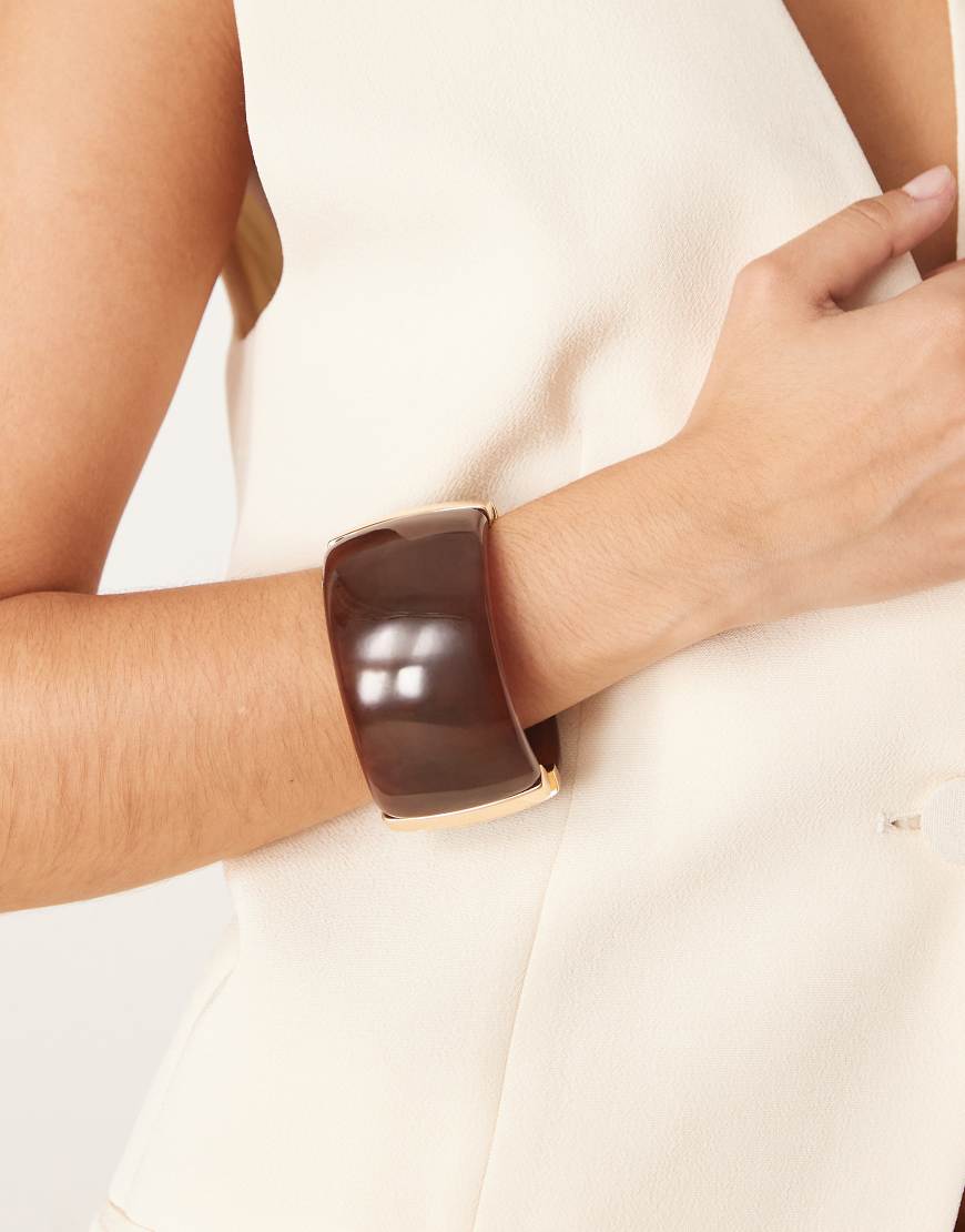 Mango - Oversize-Armreif in Braun-Brown Mango - Oversize-Armreif in Braun-Brown von Mango