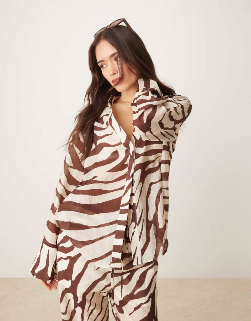 Mango - Oversize-Hemd mit braunem Zebramuster, Kombiteil von Mango
