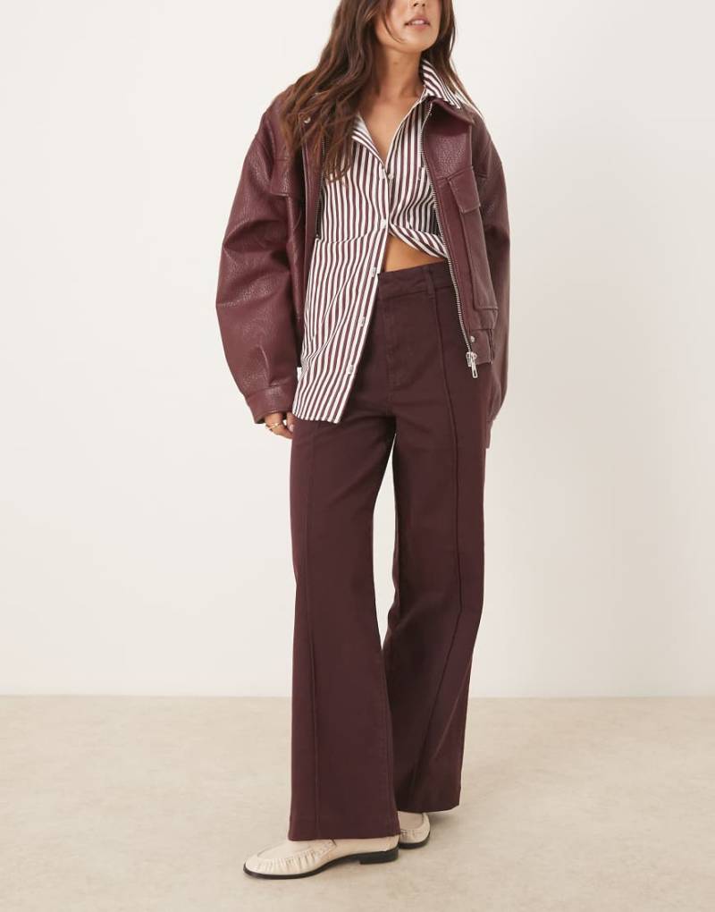 Mango - Paloma - Gerade geschnittene Jeans aus reiner Baumwolle in Burgunderrot mit Bundfalten vorn von Mango