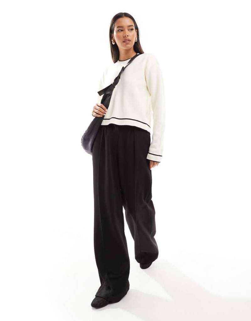 Mango - Pullover in Schwarz und Weiß mit kontrastierendem Halsausschnitt von Mango
