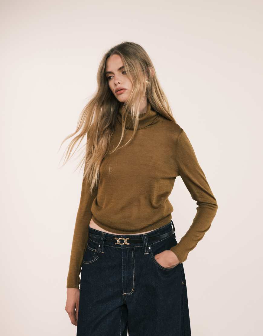 Mango - Rollkragenpullover in Hellbraun aus Feinstrick-Neutral Mango - Rollkragenpullover in Hellbraun aus Feinstrick-Neutral von Mango