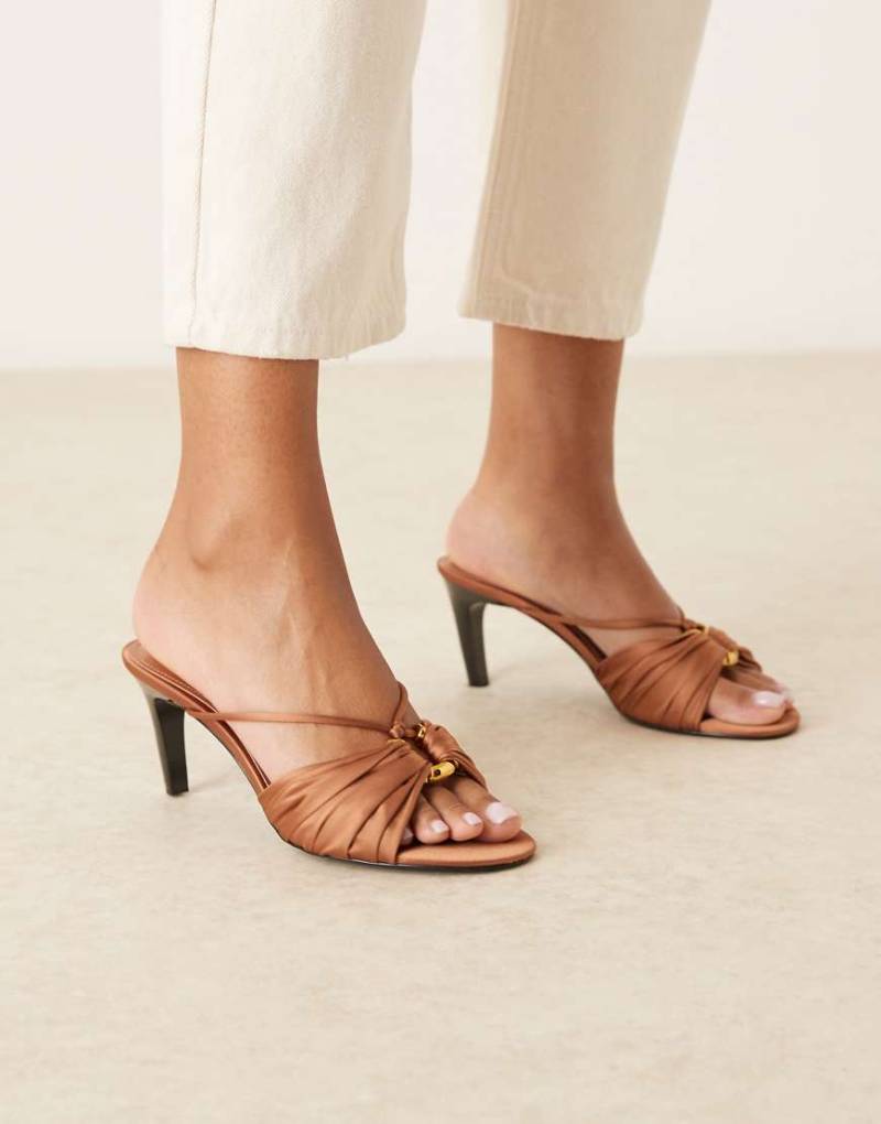 Mango - Sandalen in Rostrot mit Metallverzierung, Absatz und Fersenriemen-Orange von Mango