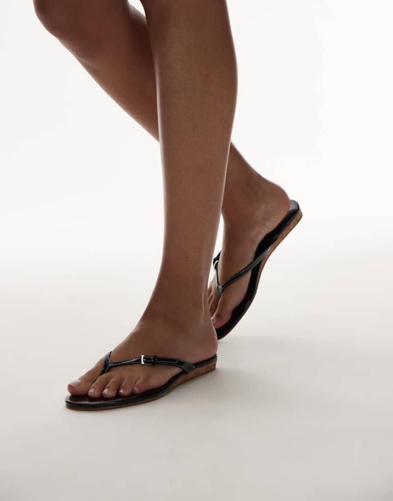 Mango - Sandalen in Schwarz mit kleinen Keilabsatz und Schnallendetail von Mango