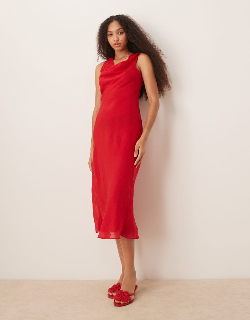 Mango - Satin-Midikleid in Rot mit Wasserfallausschnitt Mango - Satin-Midikleid in Rot mit Wasserfallausschnitt von Mango