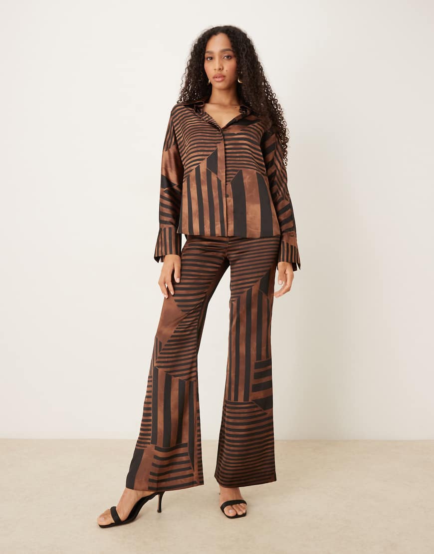 Mango - Satin-Schlaghose in Braun mit geometrischem Muster, Kombiteil-Brown von Mango