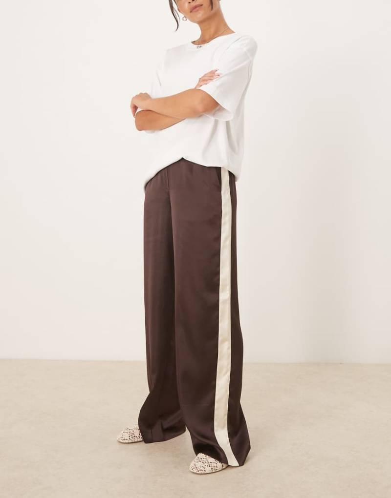 Mango - Satinhose in Braun mit seitlichem Streifen von Mango