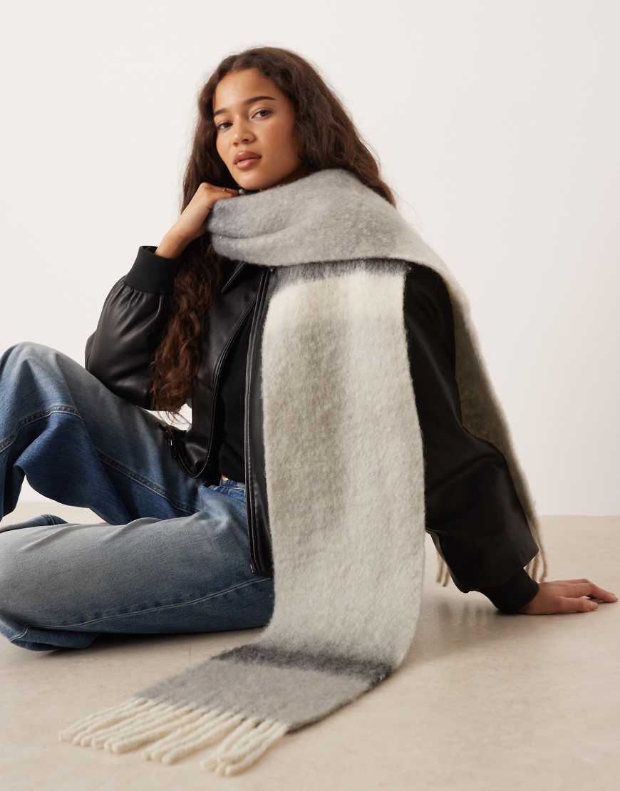 Mango - Schal in Grau gestreift mit Quasten von Mango