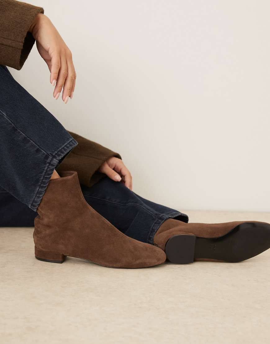 Mango - Schmale Stiefeletten aus Wildleder in Braun-Brown Mango - Schmale Stiefeletten aus Wildleder in Braun-Brown von Mango