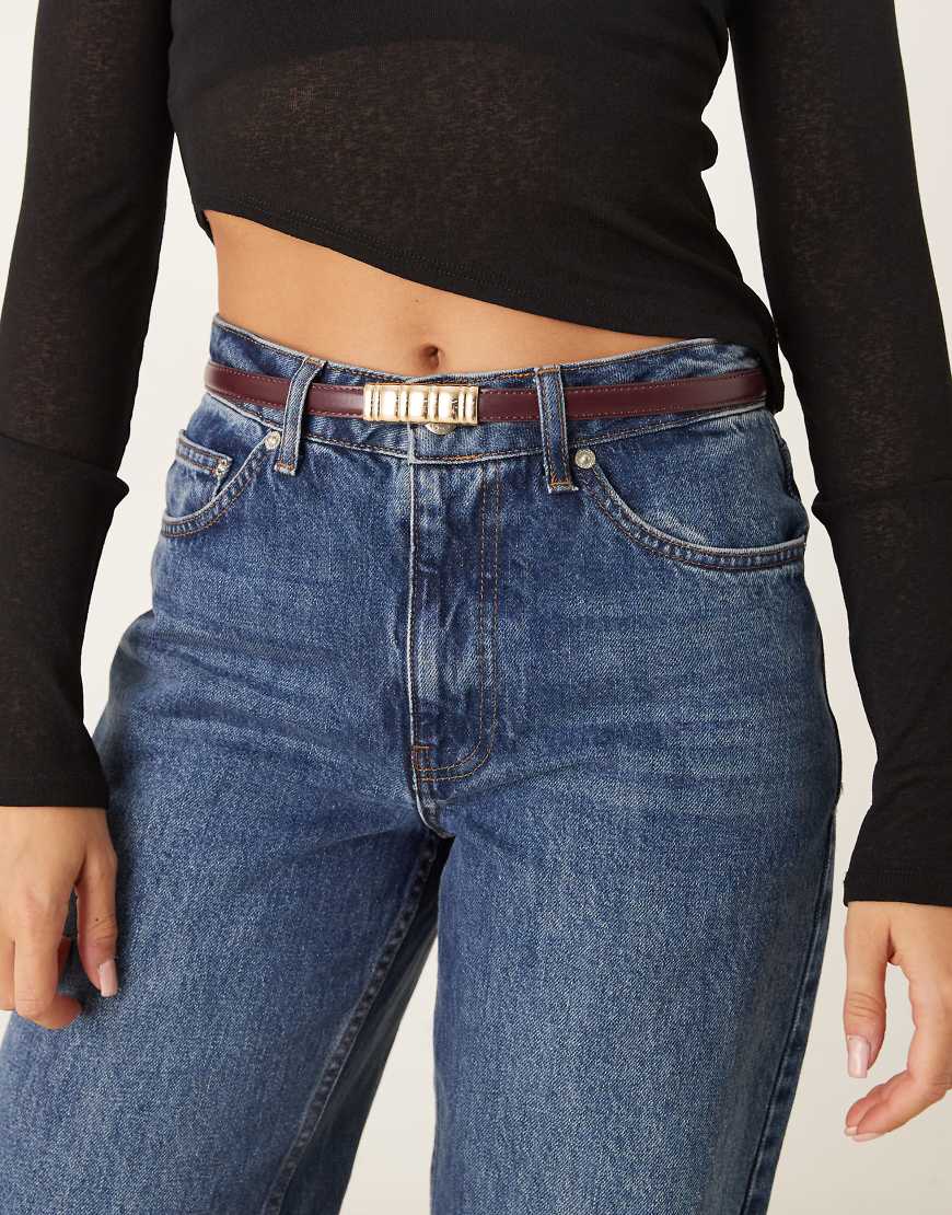 Mango - Schmaler Gürtel in Kirschrot mit goldfarbenen Akzenten von Mango