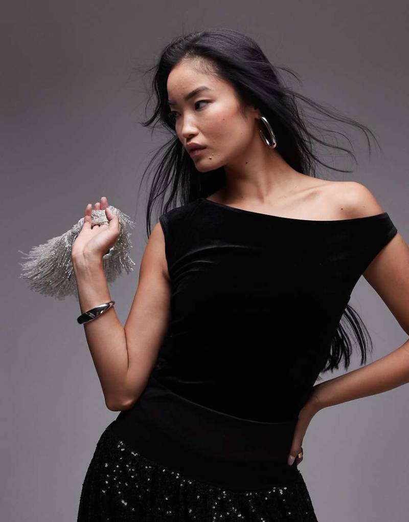 Mango - Schulterfreies Samt-Oberteil in Schwarz von Mango