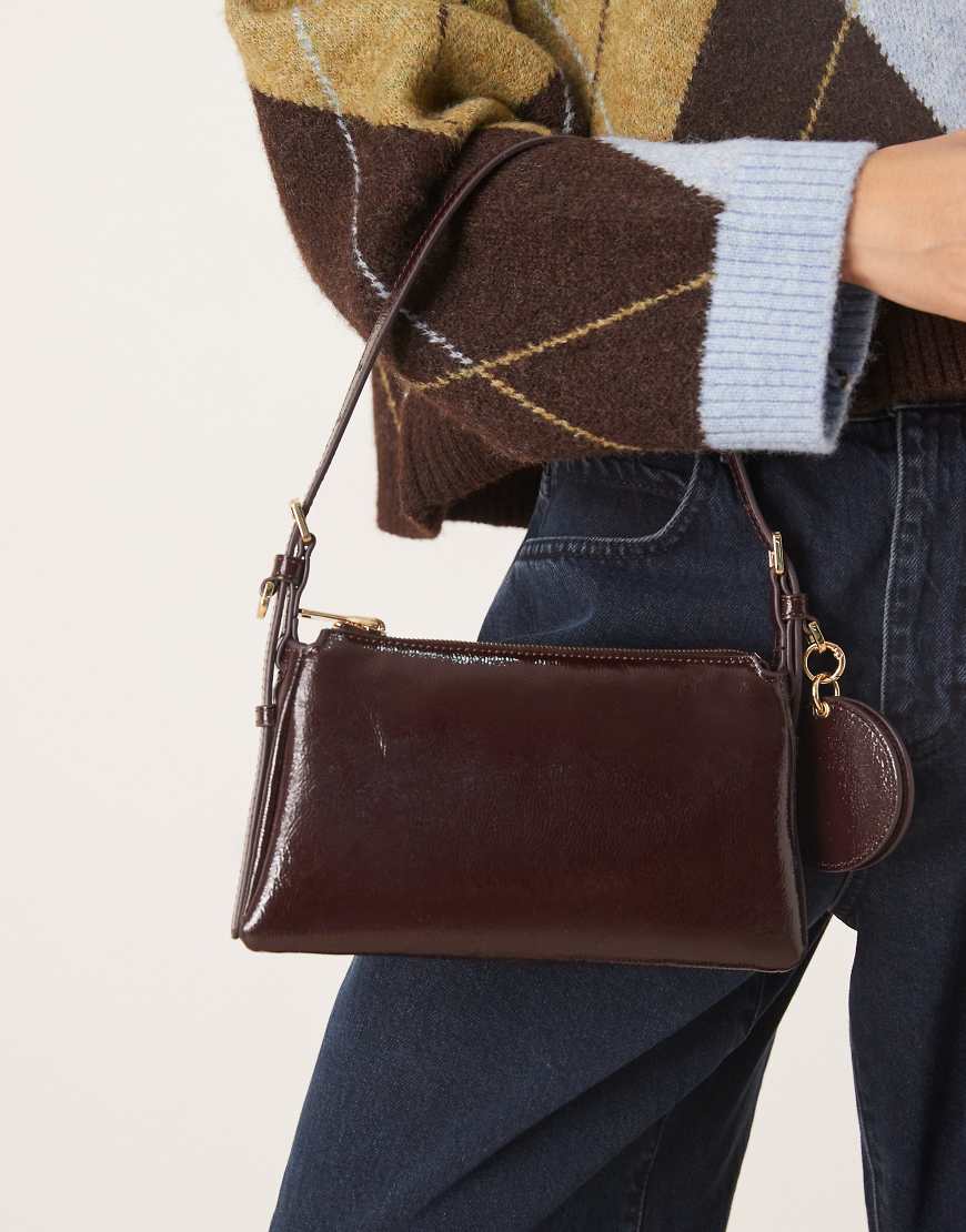 Mango - Schultertasche in Burgunderrot mit Lackoptik von Mango